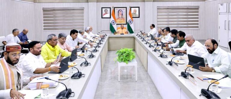 cABINET_03-2.jpg