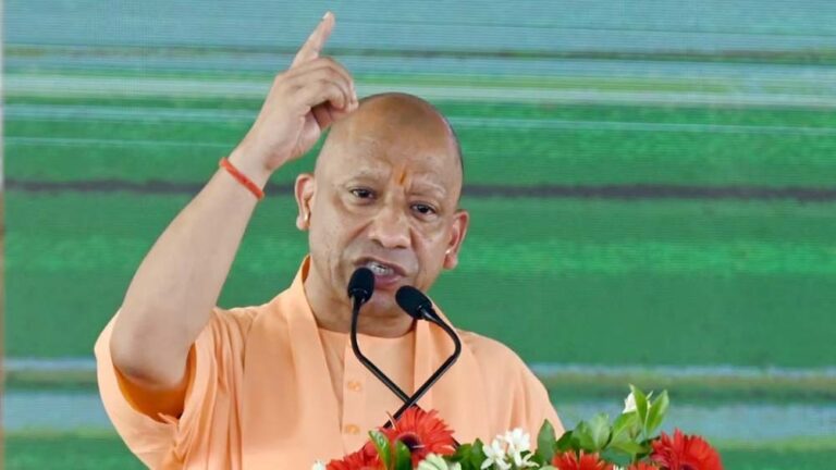 देवरिया दौरे में सीएम योगी बोले आस्था के खिलाफ साजिश बर्दाश्त नहीं