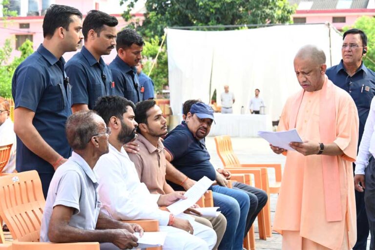 लोगों से बोले सीएम योगी, हर समस्या का कराएंगे प्रभावी निस्तारण