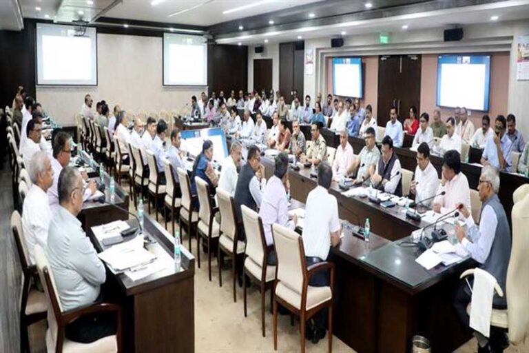 मुख्य सचिव जैन ने समीक्षा बैठक में समयबद्ध और प्रभावी कार्यान्वयन के दिए निर्देश