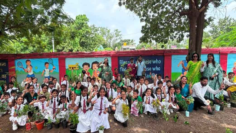 CG : सालेम इंग्लिश स्कूल में धूमधाम से मना ग्रीन डे, विद्यार्थियों ने किया पौधारोपण…