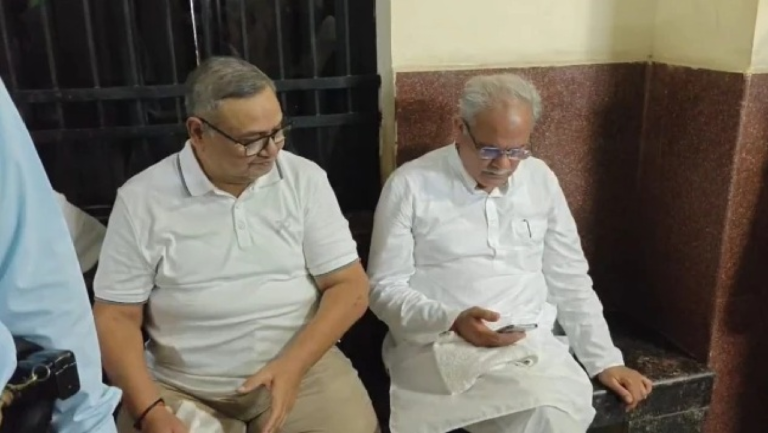 CG : रामगोपाल अग्रवाल की न्यायिक हिरासत 5 अगस्त तक बढ़ी, कोर्ट पहुंचे भूपेश बघेल…