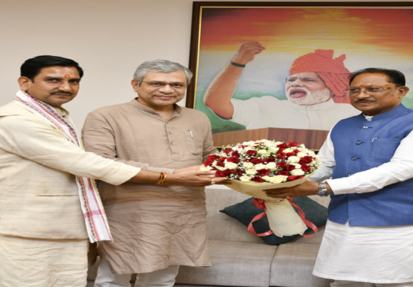 CG : छत्तीसगढ़ में रेलवे विकास को मिलेगी रफ्तार, CM साय की रेल मंत्री वैष्णव के साथ अहम बैठक…