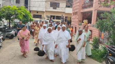 CG : आर्यिका माँ तपोमति माताजी का ससंघ चंद्रप्रभ दिगंबर जैन मंदिर में मंगल प्रवेश…