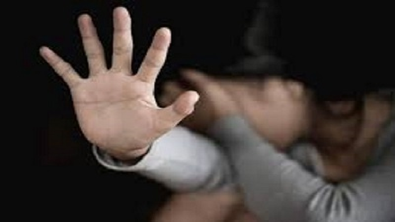 CG : शादी का झांसा देकर युवती से दुष्कर्म, निजी वीडियो वायरल; महाराष्ट्र से आरोपी गिरफ्तार…