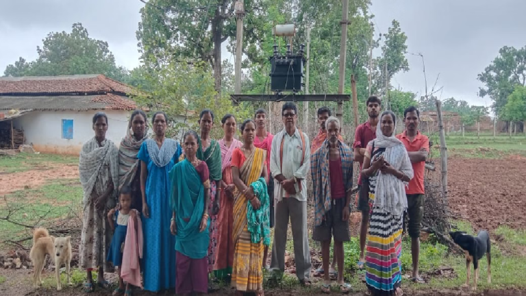 CG : बिजली गुल होने से धोबाकछार के 15 परिवार संकट में, दो सप्ताह से अंधेरे में गुजर रही जिंदगी…