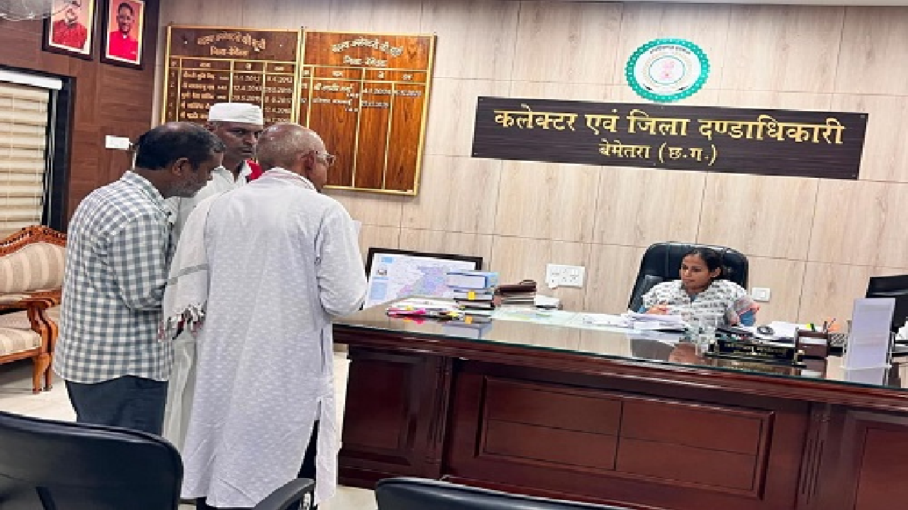 CG : जनदर्शन में कलेक्टर प्रतिष्ठा ममगाईं ने आमजन की सुनीं समस्याएं…