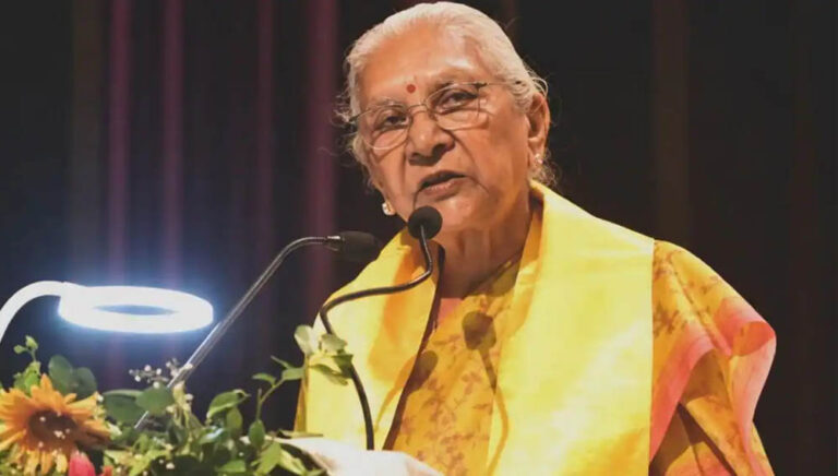 छात्राओं से राज्यपाल आनंदीबेन पटेल ने कहा- करियर के साथ परिवार की जिम्मेदारी भी समझें, दिया खास संदेश