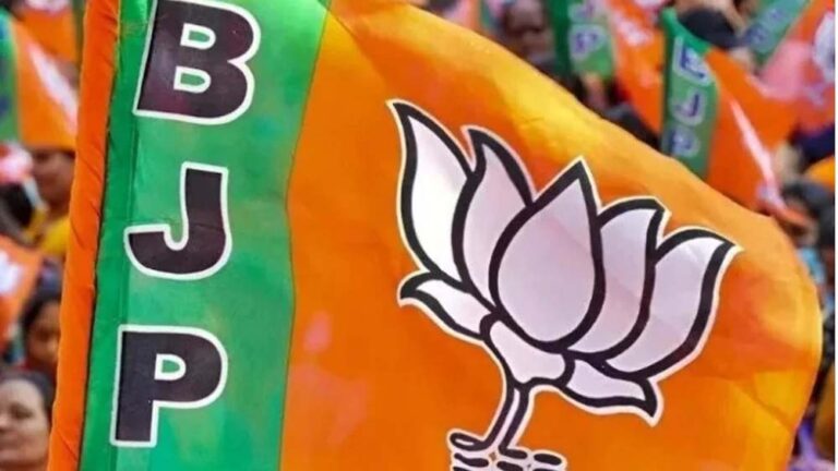 बिहार उपचुनाव: बांकीपुर से बीजेपी प्रत्याशी अभिषेक सिन्हा ने दाखिल किया नामांकन