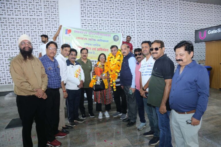 हांगकांग में शपथ के बाद भोपाल लौटे डिस्ट्रिक्ट गवर्नर महेश मालवीय