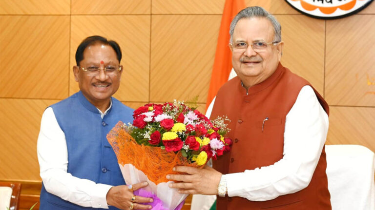 छत्तीसगढ़ विधानसभा मानसून सत्र: मुख्यमंत्री विष्णु देव साय ने अध्यक्ष डॉ. रमन सिंह से की सौजन्य भेंट