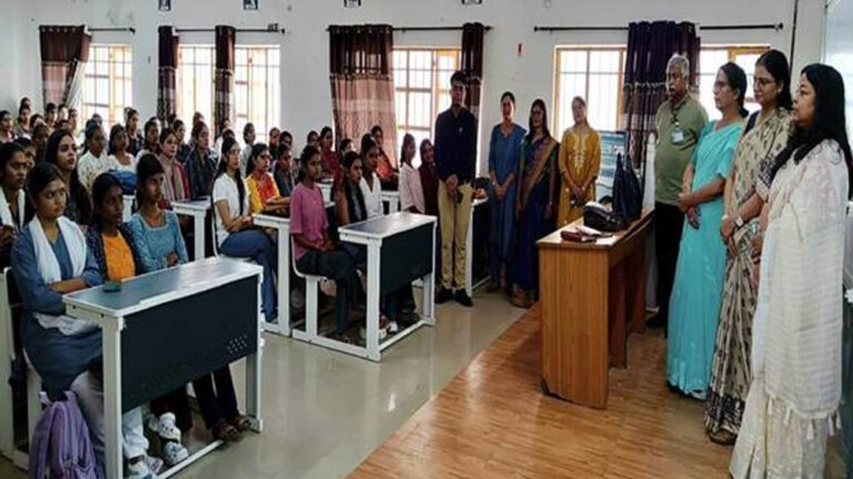 फूल, तिलक और तालियों के साथ हुआ नए छात्रों का स्वागत, भोपाल के आईईएचई में दिखा अनोखा नजारा