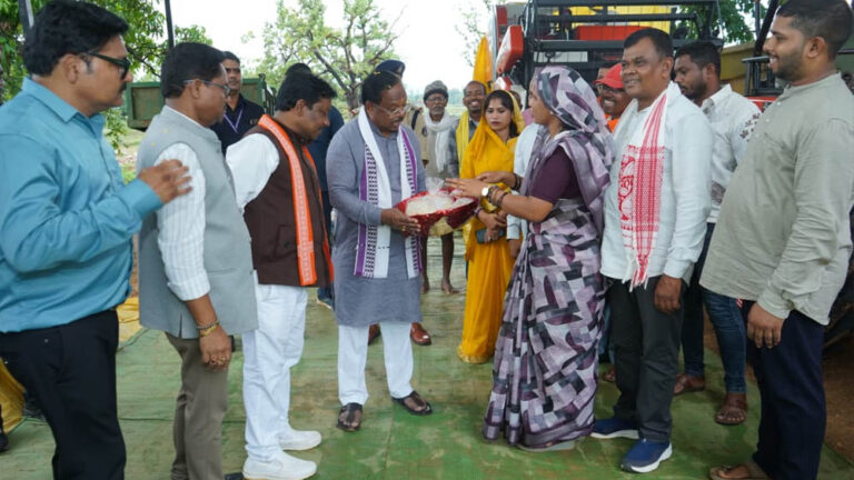रायपुर: आधुनिक खेती की ओर कदम, कृषि मंत्री रामविचार नेताम ने कृषि यंत्रीकरण को दिया बढ़ावा
