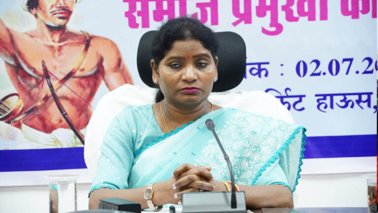 रायपुर: आदिवासी अधिकारों की मजबूती पर जोर, डॉ. आशा लकड़ा ने राष्ट्रीय अनुसूचित जनजाति आयोग की प्रतिबद्धता दोहराई