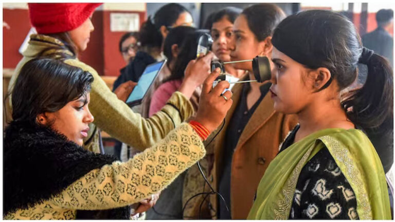 AI की कड़ी निगरानी में संपन्न हुई UPTET 2026 की पहले दिन की परीक्षा, कहीं से नहीं मिली गड़बड़ी की सूचना