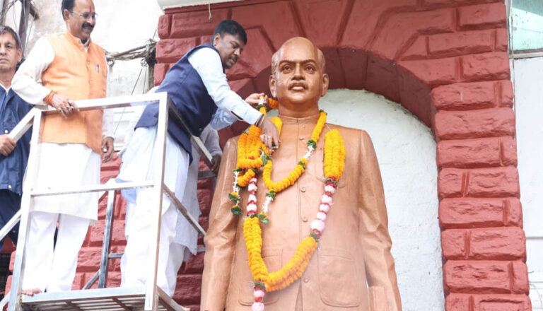 डॉ. श्यामा प्रसाद मुखर्जी जयंती: वन मंत्री कश्यप ने पुष्पांजलि अर्पित कर दी श्रद्धांजलि
