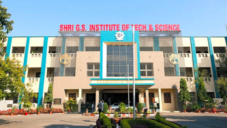 MP Education News: इंदौर के SGSITS में हिंदी माध्यम से इंजीनियरिंग की शुरुआत, चार साल की अनिवार्यता