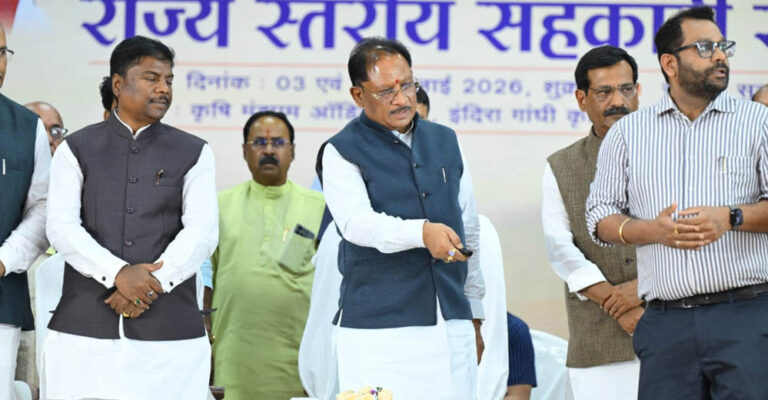 रायपुर: तेन्दूपत्ता संग्राहकों के हित में सरकार का बड़ा संदेश, आर्थिक सशक्तिकरण पर पूरा फोकस