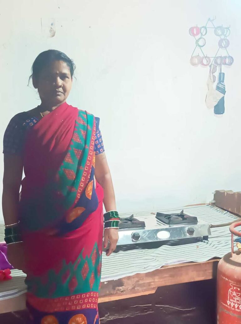प्रधानमंत्री आवास योजना ने बदली सोमारी बाई की जिंदगी