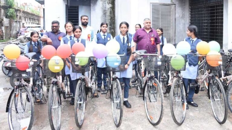 शाला प्रवेश उत्सव में शिक्षा और बेटी सशक्तिकरण का दिया संदेश