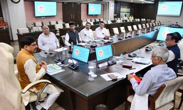 मुख्यमंत्री डॉ. यादव ने संभावित अल्प वर्षा की स्थिति से निपटने पूर्व तैयारियों की समीक्षा कर दिये निर्देश