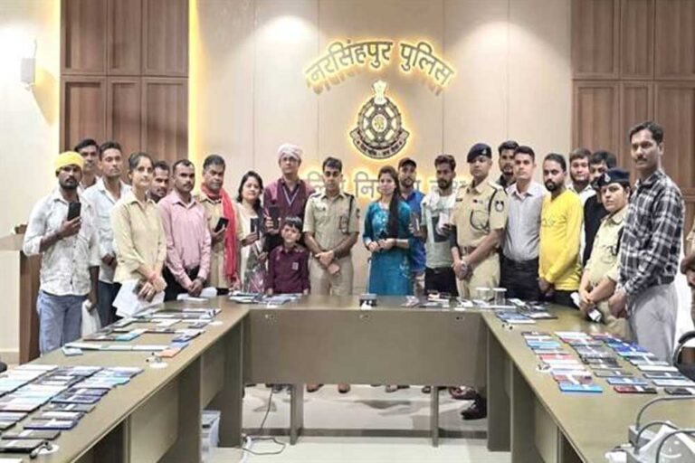 सेफ क्लिक 2.0 अभियान के दौरान 1461 गुम मोबाइल लौटाए
