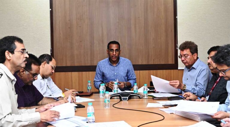 कार्यस्थलों में आ रहे अवरोधों को तत्परता से दूर कर अप्रारंभ कार्यों को जल्दी शुरू करने कहा