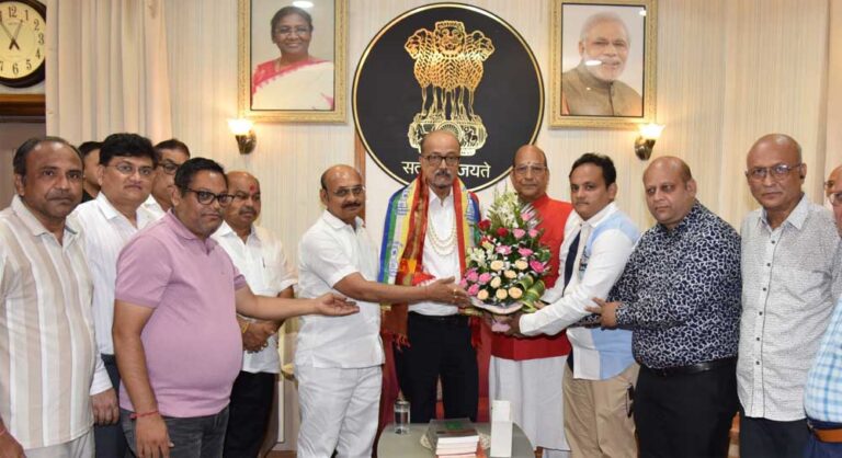 राज्यपाल डेका से मिले सर्वोदय शांति पदयात्रा के संत, विभिन्न विषयों पर हुई चर्चा