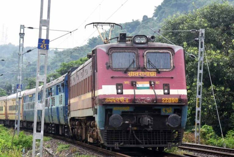 Railway News: अब खंडवा में भी रुकेगी नेपाल से महाराष्ट्र जाने वाली एक्सप्रेस ट्रेन, यात्रियों को बड़ा फायदा