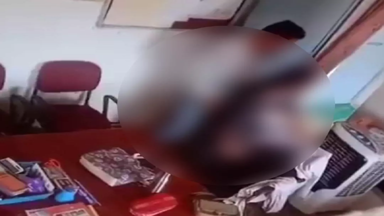 CG : स्कूल में अश्लीलता फ़ैलाने वाले शिक्षक-शिक्षिका सस्पेंड …