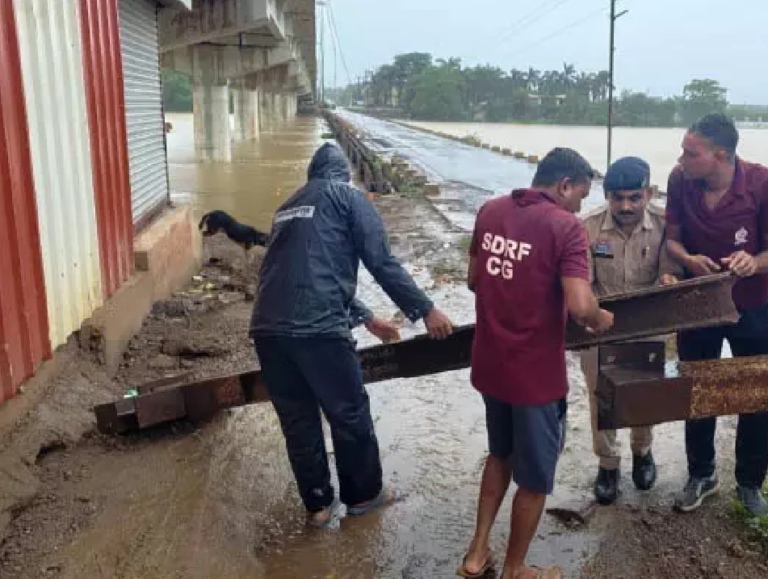 CG : भारी बारिश के चलते रायपुर-दुर्ग के बीच सड़क संपर्क प्रभावित …