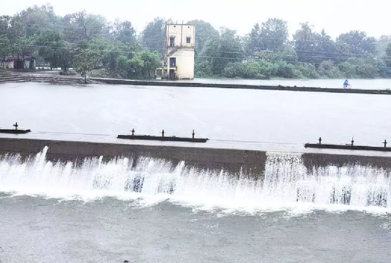 CG : शिवनाथ नदी में तेज बहाव, जलाशयों में बढ़ा पानी, मोंगरा बैराज अभी 13 फीसदी भरा …