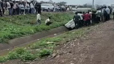 CG : रायपुर-बिलासपुर हाईवे पर ड्राइवर ने खोया नियंत्रण, तेज रफ्तार कार नाली में गिरी …