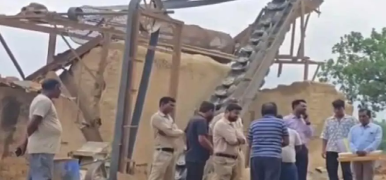 CG : पत्थरों और चट्टानों को तोड़ने वाली क्रेशर मशीन सील …
