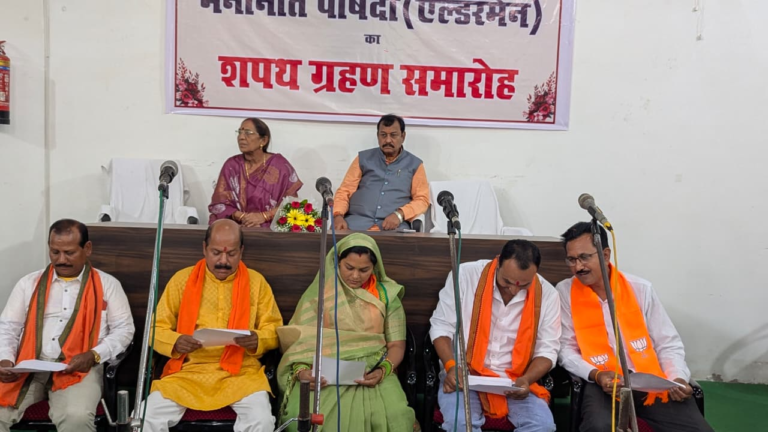 CG : सांसद बघेल ने नपा परिषद कुम्हारी के एल्डरमैनों को दिलाई शपथ …