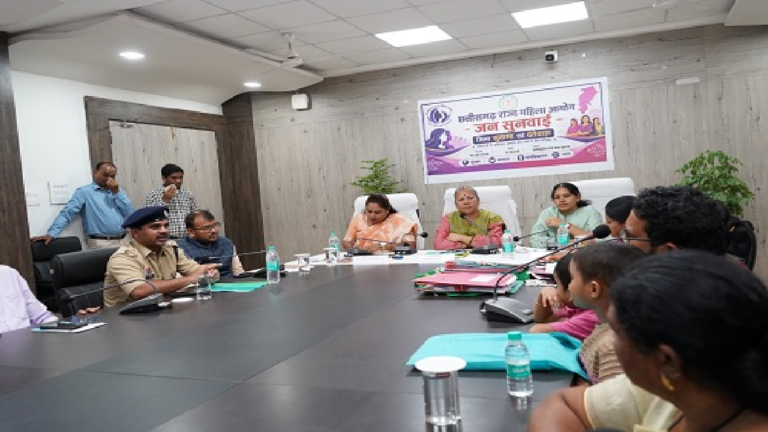 CG : दो अनावेदक शासकीय सेवक जवानों के खिलाफ अलग-अलग मामलों में आपराध पंजीबद्ध करने का डीएसपी को महिला आयोग अध्यक्ष ने दिया निर्देश …