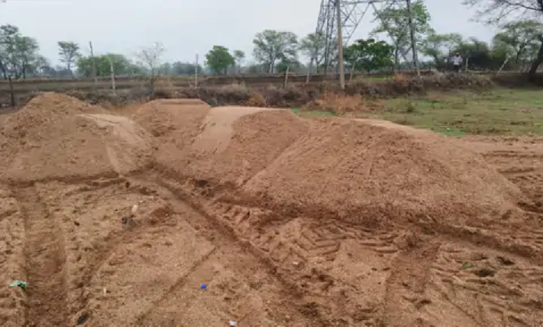 राजनांदगांव : रेत माफियाओं ने बदला पैंतरा, अफसरों को राजनीतिक रसूख की आड़ में दे रहे चकमा …