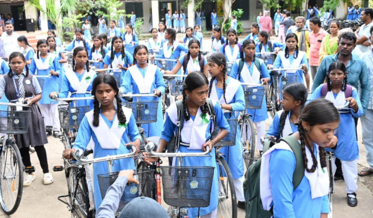 CG : सुशासन का पहिया: सरस्वती सायकल योजना से संवर रहा छत्तीसगढ़ की बेटियों का भविष्य …