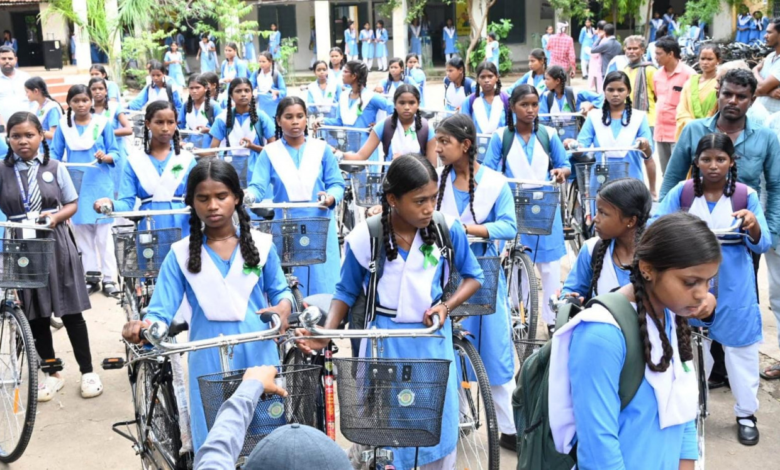 सुशासन का पहिया: सरस्वती सायकल योजना से संवर रहा छत्तीसगढ़ की बेटियों का भविष्य ...