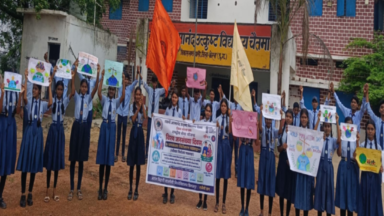 CG : चैतमा के नौनिहालों ने नुक्कड़ नाटक और मानव श्रृंखला से दिया जनसंख्या स्थिरीकरण का संदेश …