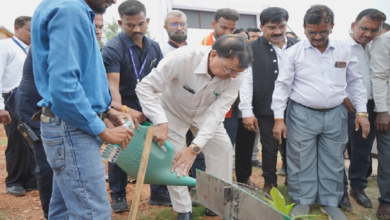 CG : एक पेड़ मां के नाम : लखन लाल देवांगन ने किया पौधरोपण, दिया पर्यावरण संरक्षण का संदेश …