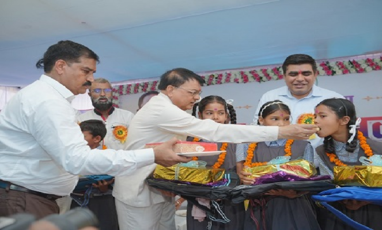 CG : शिक्षा से बड़ा कोई धन नहीं, लक्ष्य निर्धारित कर मेहनत करें विद्यार्थी: लखन लाल देवांगन …