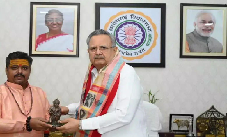 CG : विधानसभा अध्यक्ष डॉ. रमन सिंह से डॉ. प्रेमासाई महाराज की सौजन्य भेंट …