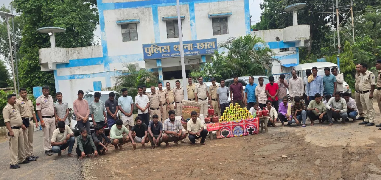 CG : जुए फड़ पर पुलिस की दबिश, 33 जुआरी गिरफ्तार …