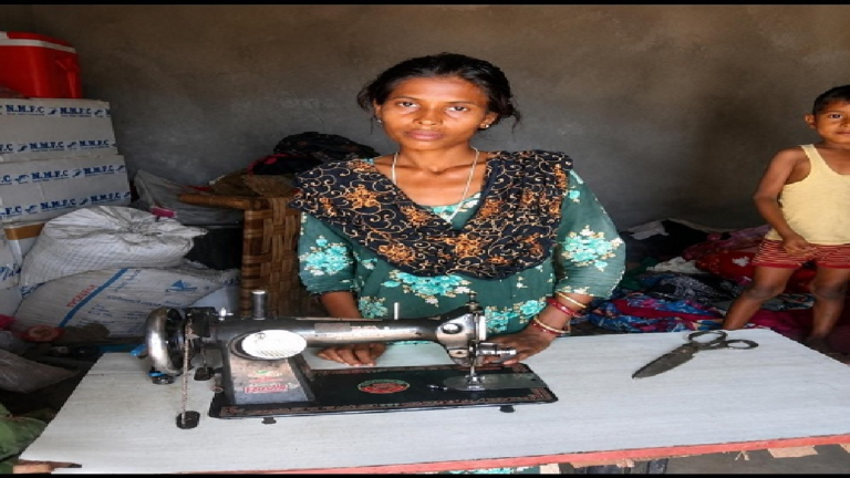 CG : ऋतु देवांगन ने सिलाई और स्वरोजगार से बदली अपनी जिंदगी …