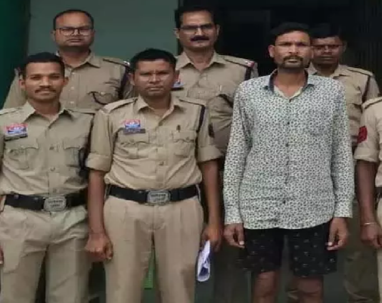 CG : पूर्व सरपंच गिरफ्तार, फरार हो गया था पत्नी की हत्या कर …