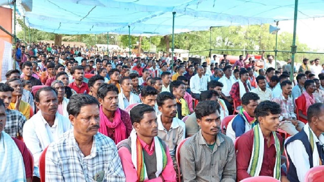 CG : दरभा के जैगूर से गूंजा मन की बात प्रधानमंत्री के संदेश को सुनने उमड़ा जनसैलाब …