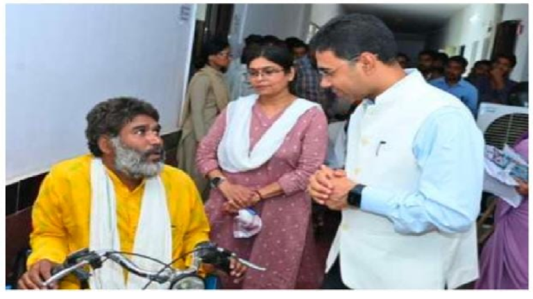 मुख्यमंत्री हेल्पलाइन से मिली नई राह, मोटराइज्ड ट्राइसाइकिल ने बदली दिव्यांग हितग्राही की जिंदगी ...