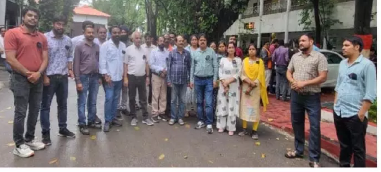 CG : पार्षद ने इंजीनियर को मक्कार कहा, एमआईसी की बैठक में हंगामा …