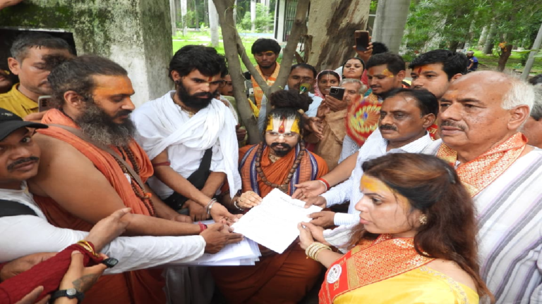 CG : गो सम्मान अभियान : 15 करोड़ हस्ताक्षरों के साथ राष्ट्रपति-प्रधानमंत्री के नाम सौंपा गया ज्ञापन …
